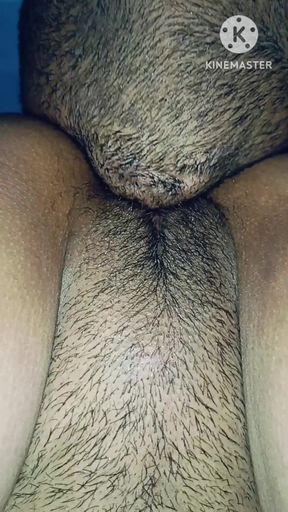 Multi-orgasmic pussy doesn&#039;t stop dripping while her clitoris is licked. Pussy eating close-up