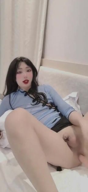 Slut Chinese Sissy Uses a Big Dildo Fucking Machine to Satisfy Herself