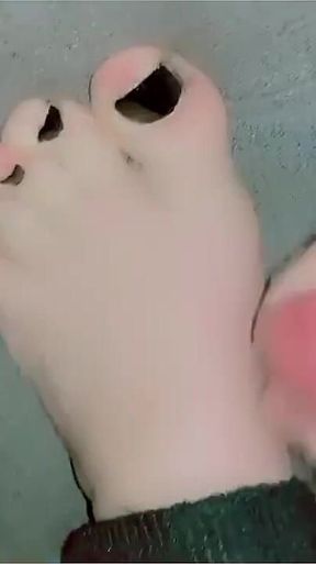 Shemale Fucking and Licking Feet