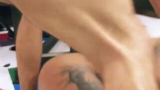 قذف، وجه، جنس جماعي &#8211; فتاة موشومة تحصل على جنس شرجي عنيف