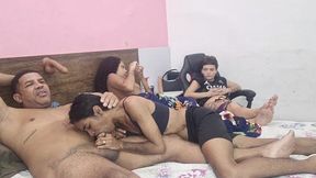 gravida observa marido fodendo cu das amigas.
