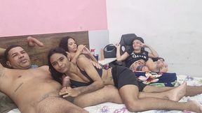 gravida observa marido fodendo cu das amigas.