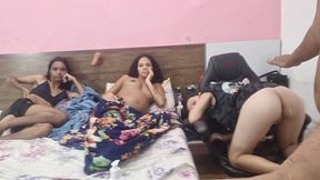 gravida observa marido fodendo cu das amigas.