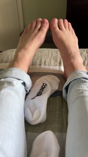 Some guys just have very suckable toes. Wanna try mine?