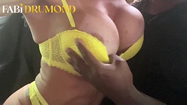 Loira milf provocou o Uber e terminou transando gostoso em sua casa