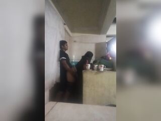 Sirvienta follada en la Cocina (mi esposa casi nos descubre)