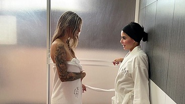 Sexo con mi compañera de porrismo en las duchas MOLLY SMITH