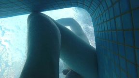 amateur pale skin redhead guy with hot smooth bum caught playing underwater in a public jacuzzi with a twink and then exposing his hairless ass alone - full version