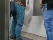 Mamada en el baño de h
