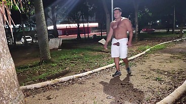 YURI GAÚCHO - Active hottie showing dick on the street