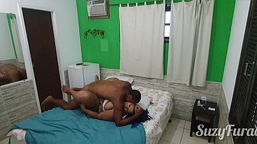 Peguei meu marido assistindo pornô, resolvi ajudar e o safado me fudeu gostoso e gozou na minha bunda