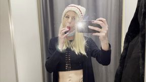 les defis du mardi on ma defie de me goder dans une cabine d essayage alors c ...