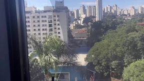 dando gostoso para o vidraceiro em troca de desconto