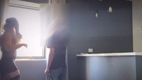 dando gostoso para o vidraceiro em troca de desconto