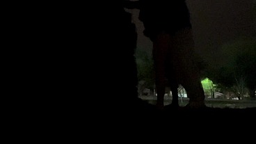 Aline Tavares O tesão foi tanto que transamos com os casais na Lagoa do Taquaral Campinas. O novinho dotado me fodeu gostoso e me deu um banho de porra mais a nossa bela mijada no final