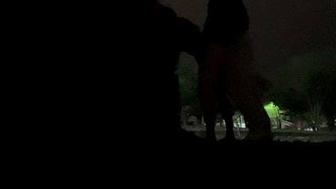 Aline Tavares O tesão foi tanto que transamos com os casais na Lagoa do Taquaral Campinas. O novinho dotado me fodeu gostoso e me deu um banho de porra mais a nossa bela mijada no final