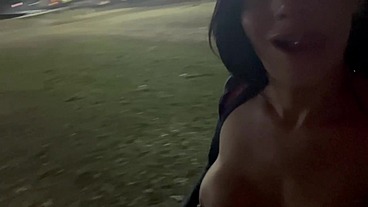 Aline Tavares O tesão foi tanto que transamos com os casais na Lagoa do Taquaral Campinas. O novinho dotado me fodeu gostoso e me deu um banho de porra mais a nossa bela mijada no final