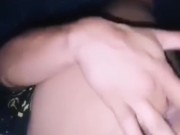 Culo tragon comiendo dedo