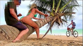 She teased a stranger and got a dick in her ass�