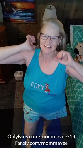Sexy MILF Does Morning Naked Yoga!