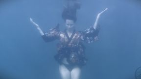 Underwater Wetlook – Floral Kimono in the Ocean- Zura - 4K