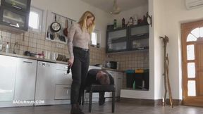 Miss Amy Douxxx makes herself happy on the slave's face Jeans A mp4