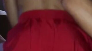 Video góc nhìn thứ nhất (POV) cảnh hai cô gái đồng tính trẻ nghiệp dư bị hiếp dâm qua đường hậu môn.