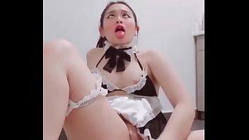 Ambiyah the maid takes a horny break