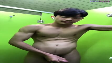 Handsome muscular Chinese guy sex chat