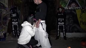 mec bais&eacute_ snas capote en public pendant la nuit d'_halloween