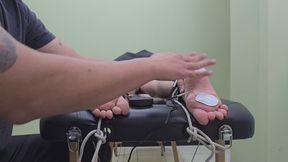 Nova gets the shocking treatment on her right foot (feet camera)