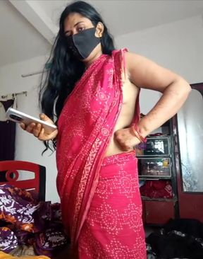 Indian Desi Beautiful Bhabi First Appearance on Cam