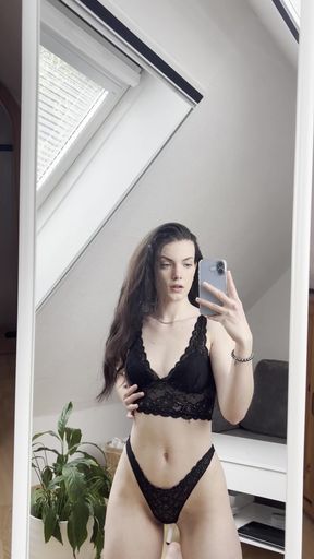 Bio babe teases fans with free OnlyFans content