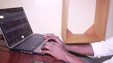 PORN INITIATION OF NIGERIAN MANDINGO ACTOR BY PROFESSIONAL ACTRESS LISA ANN AFTER SEE HER PORN MOVIES AT XVIDEOS ON INTERNET. MANDINGO WHICH A BIG DICK COOK 25 INCH IN FRONT OF BIG ASS OF LISA ANN -