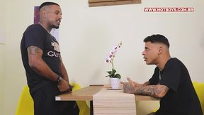 novinho dando pro amigo do pai escondido