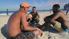 novinho dando pro amigo do pai escondido