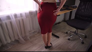 Amateur Milf In Tight Side Slit Skirt Teasing Visible Panty Line