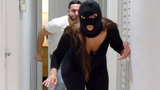 Robber Bella Rolland was caught and fucked by Peter Green