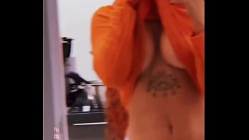 Velma t&aacute_ diferente