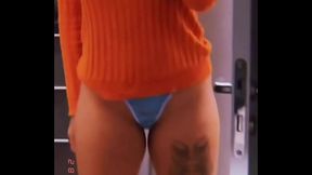 Velma t&aacute_ diferente