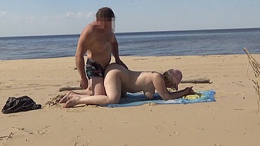 Dating a sexy mature bitch on the beach