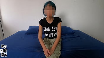 &iexcl_Apenas legal! Jovencita con 18 a&ntilde_os reci&eacute_n cumplidos llega para probar algo nuevo.