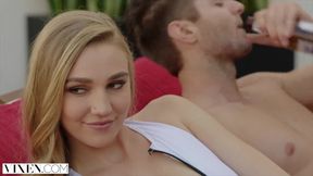 Kendra Sunderland Cheats On Her BF On Vacation