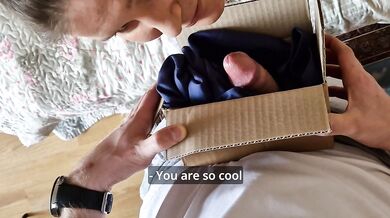 Gave a present to my GF, and she gave me a blowjob