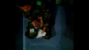 Coreano se masturba en ba&ntilde_o