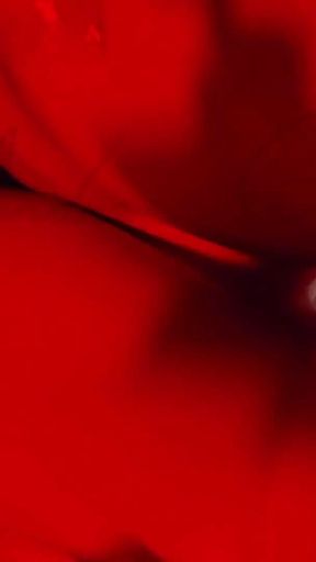 Influencer Debuts a Big Dick Guy Raw, Untill He Cums Inside of Her - Handre POV