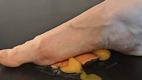 [Food Crush Foot] Slow Egg Foot Crush - Shell Crack & Thick Wet Texture (Close-Up Sound)