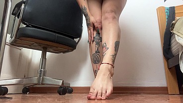 Protagonism very dirty feet
