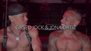 Heta amatör asiatiska killar får sina trånga rumpor knullade med analpluggar och cumshots