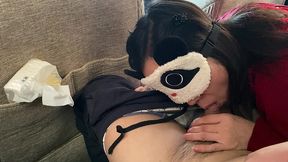 内射饥渴难耐的熟女,强行脱裤子深喉口交,骚逼痒死了